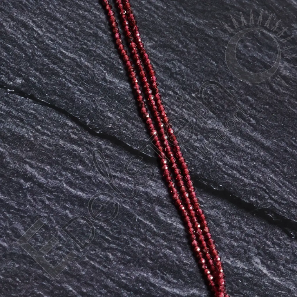 Fil de perles Grenat – Perles naturelles facettés 2mm – Grossiste minéraux