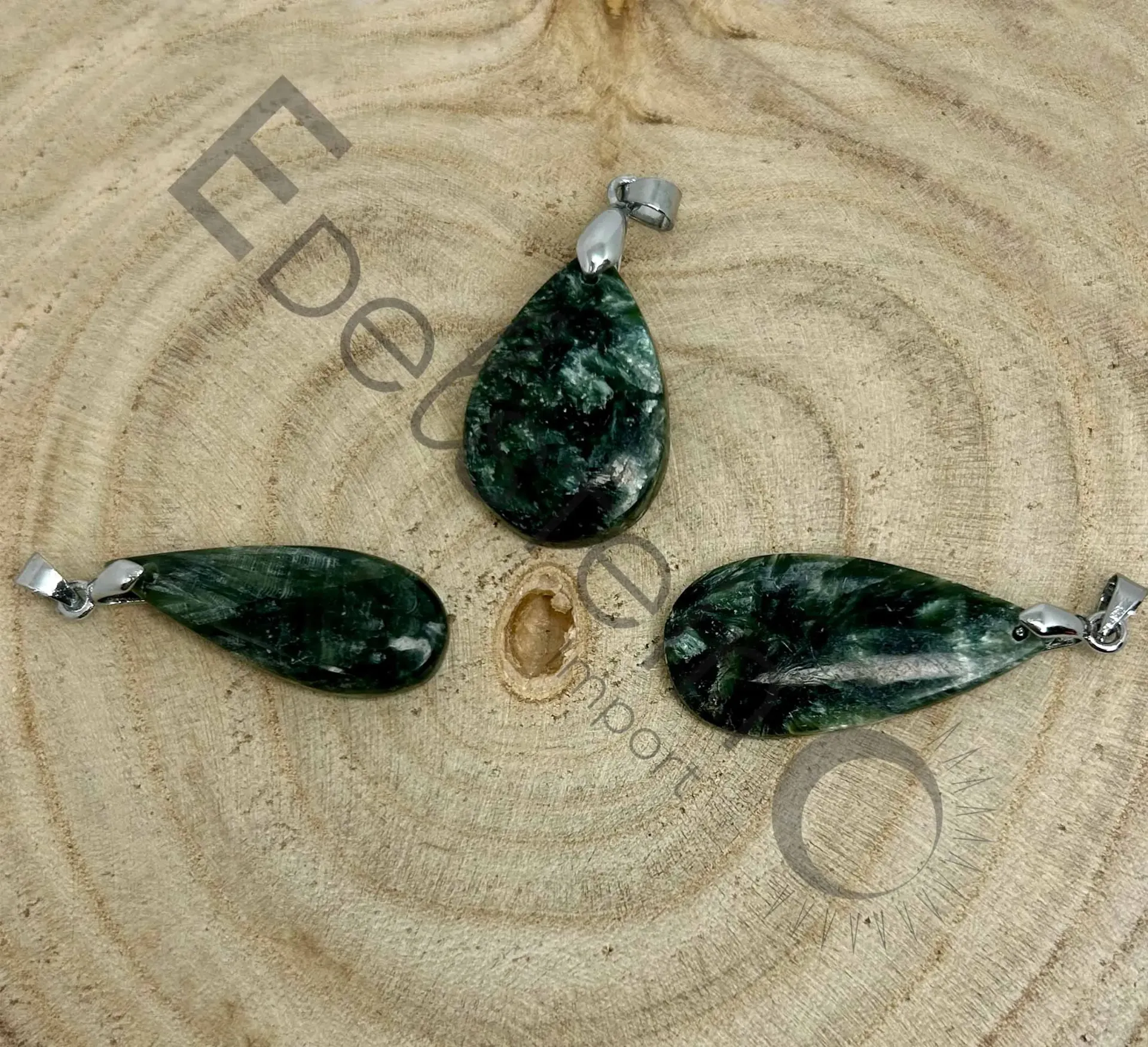 [PEN-SERA-M] Pendentif Séraphinite - Pierres naturelles Taille M – Grossiste minéraux