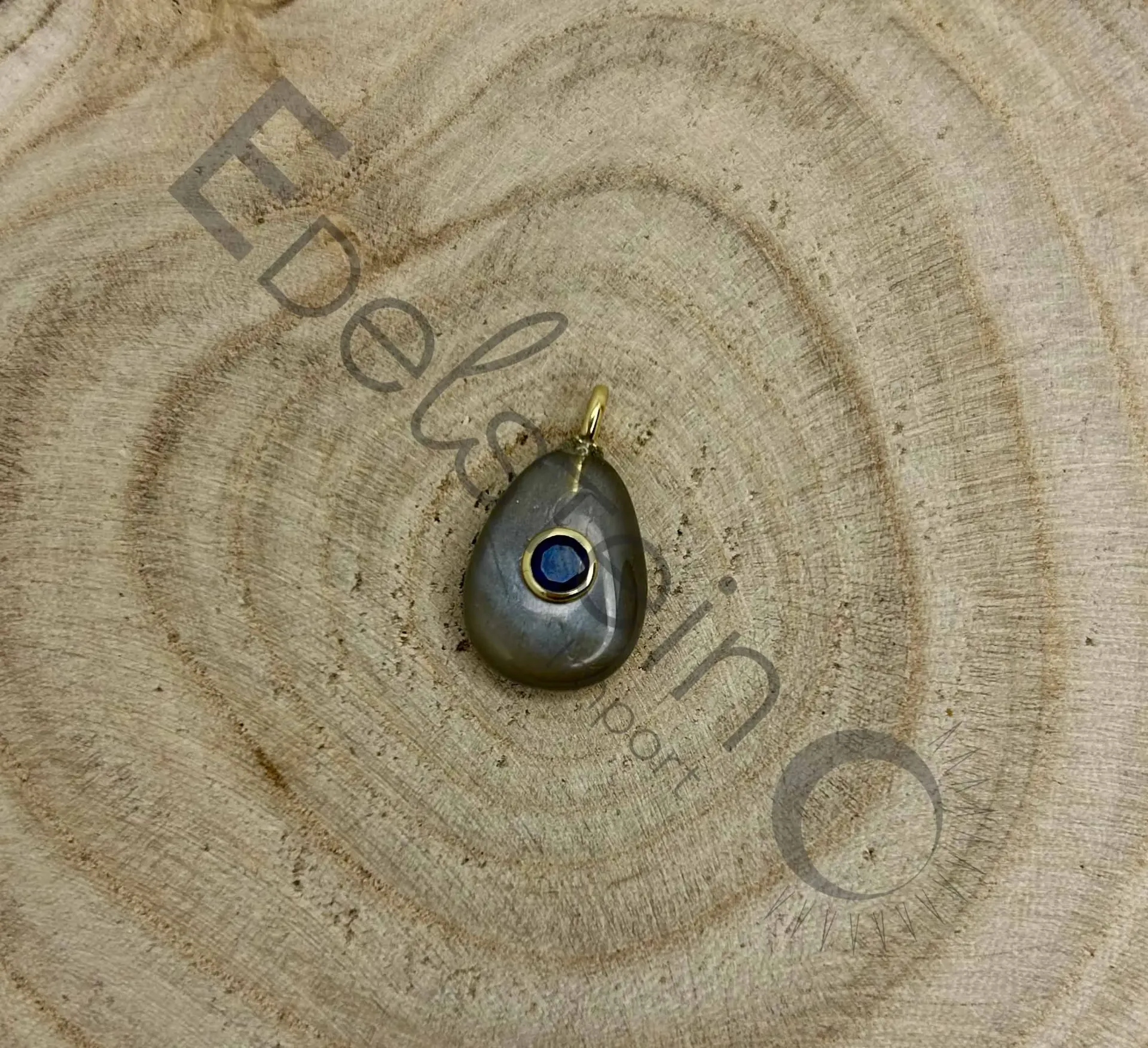 [PEN-LABGOL-TS] Pendentif Labradorite Goutte avec Lapis Lazuli incrusté  - Pierres naturelles Taille S – Grossiste minéraux