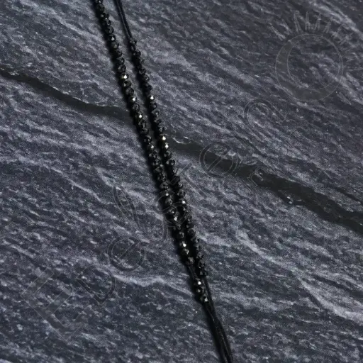 [FPE-SPIN02] Fil de perles Spinelle noire – Perles naturelles facettés 2mm – Grossiste minéraux